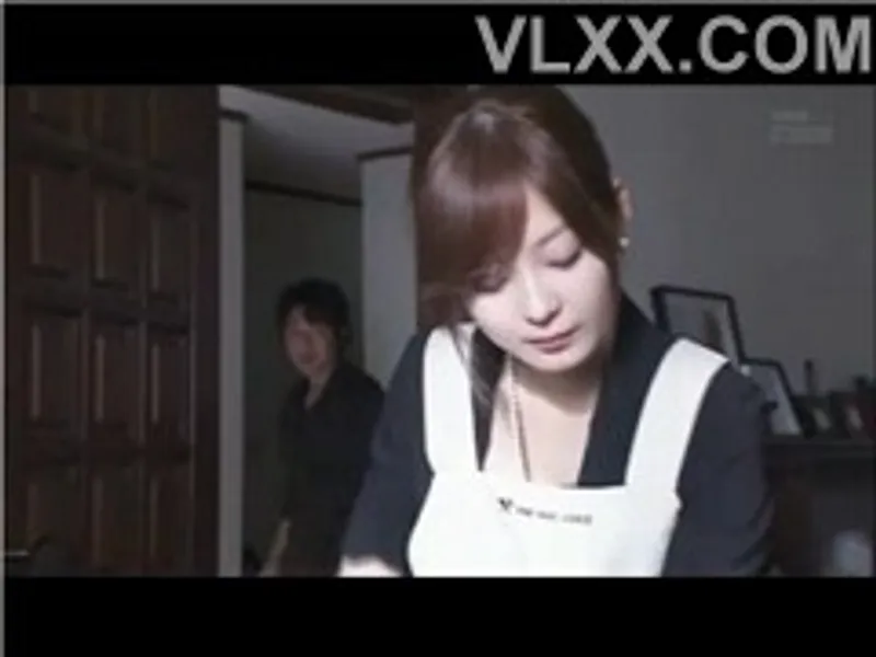 Chồng đi bàn việc làm ăn, cô vợ ở nhà bị anh rể cưỡng hiếp